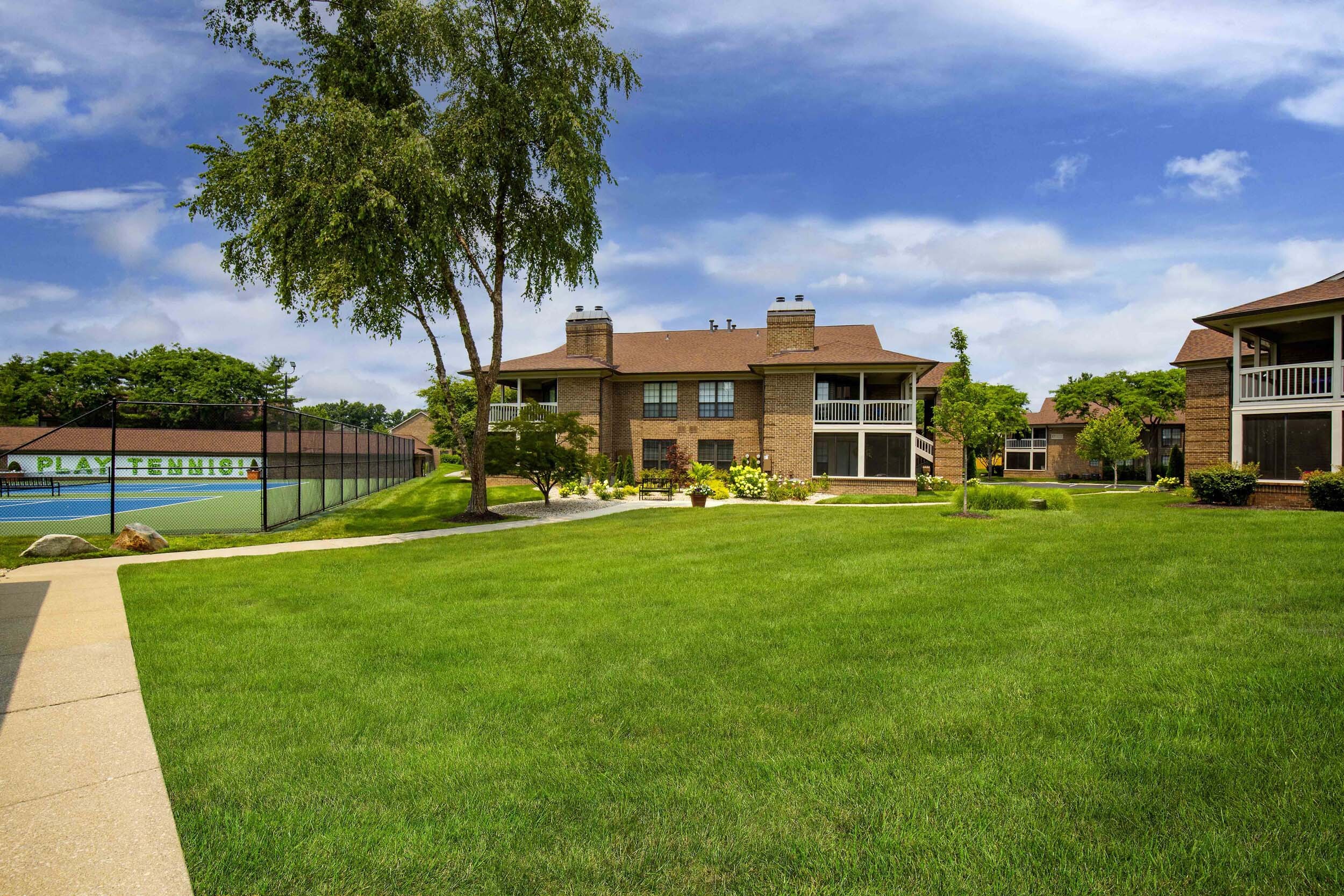 Willow Lake Apts